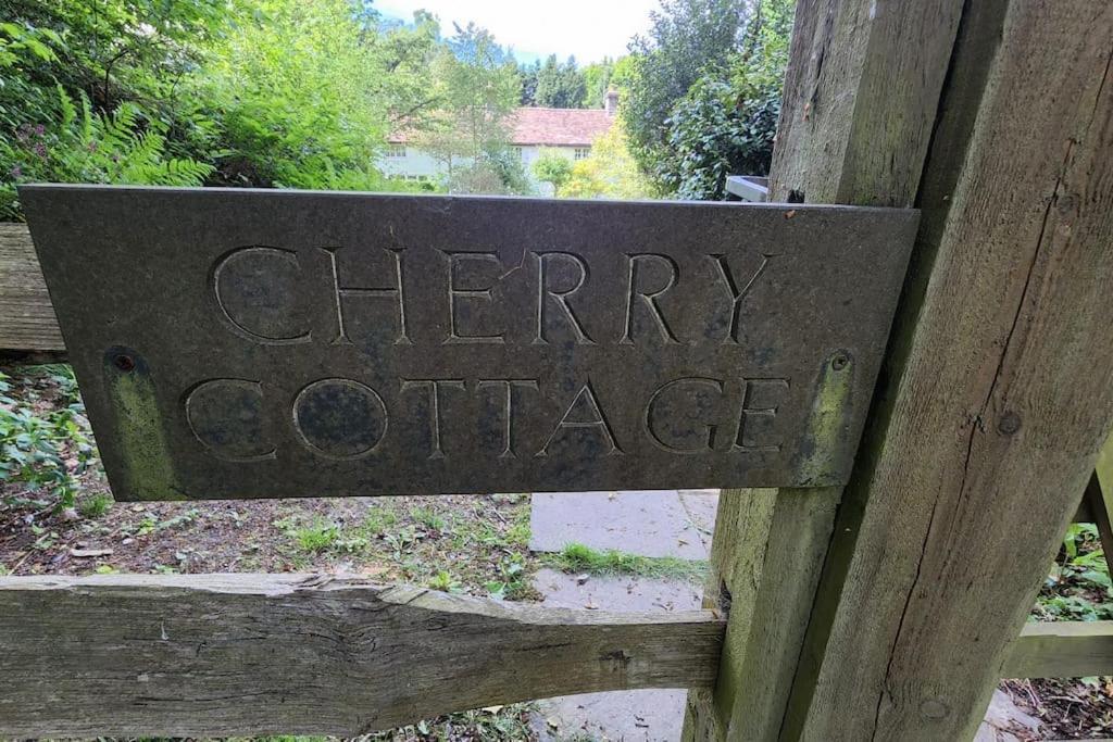 Ashdown Forest Character Cottage, 18Th Century Crowborough Bagian luar foto